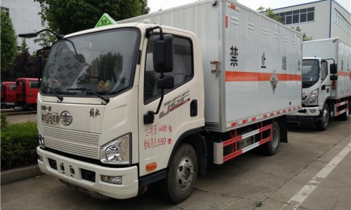 解放J6腐蝕性物品運(yùn)輸車(chē) 