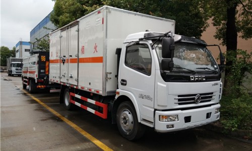 東風(fēng)8類(lèi)腐蝕性物品廂式運(yùn)輸車(chē) 
