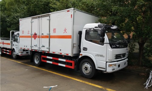 7噸東風(fēng)多利卡易燃液體廂式運(yùn)輸車(chē) 