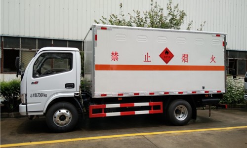 1噸東風(fēng)多利卡易燃?xì)怏w廂式運(yùn)輸車(chē) 
