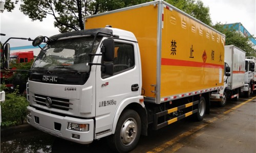 7噸東風(fēng)炸藥廂式運(yùn)輸車(chē) 