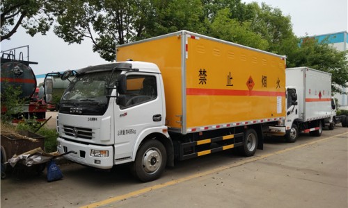 7噸東風(fēng)D7雷管廂式運(yùn)輸車(chē) 