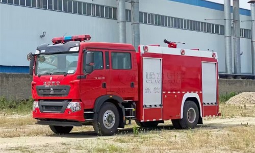 重汽豪沃8噸水罐消防車(chē) 