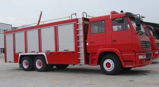 斯太爾后雙橋消防車(chē) 