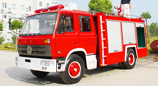 東風(fēng)145泡沫消防車(chē) 
