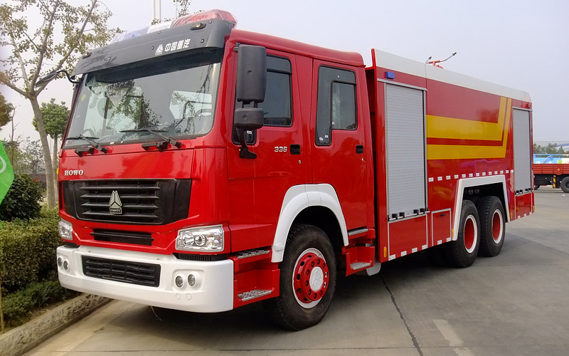重汽后雙橋泡沫消防車(chē) 