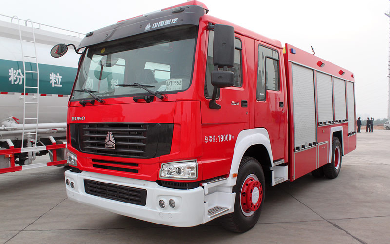 重汽豪沃單橋泡沫消防車(chē) 