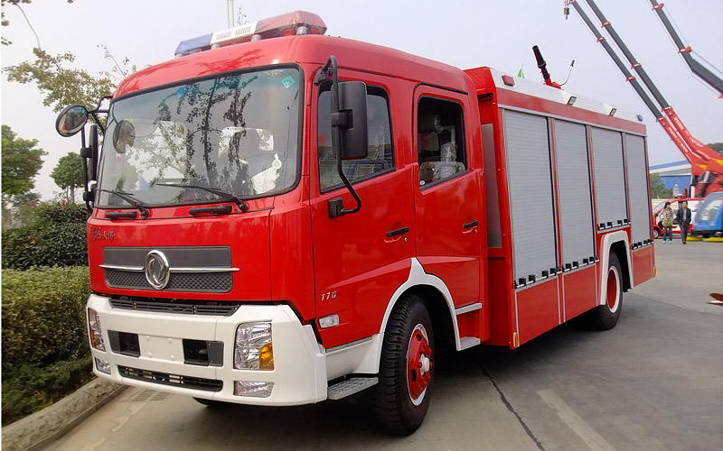 東風(fēng)天錦水罐消防車(chē) 