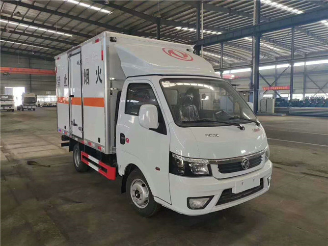 東風(fēng)途逸易燃?xì)怏w運輸車 