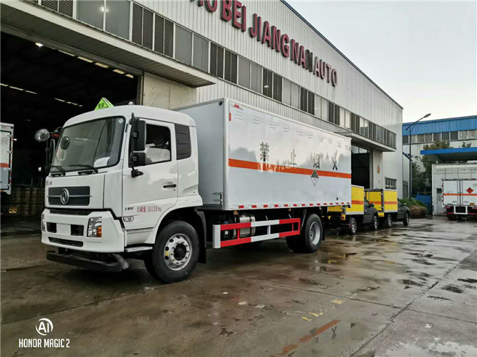 東風(fēng)天錦雜項危險品運輸車 