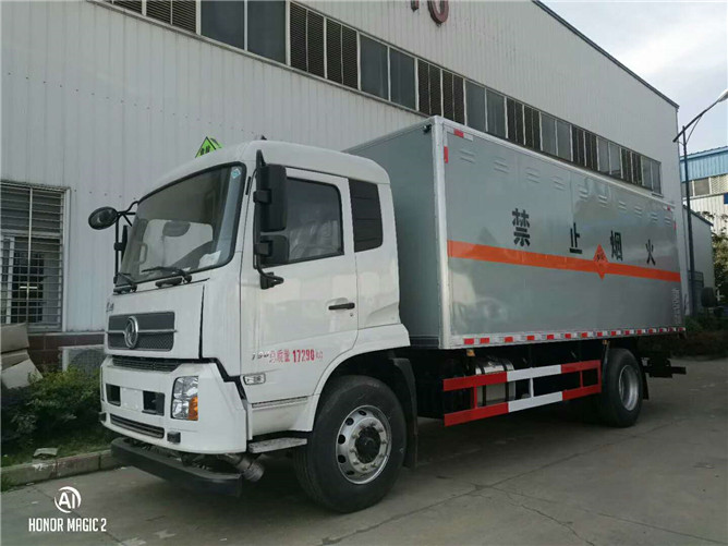 東風(fēng)天錦易燃?xì)怏w運輸車 